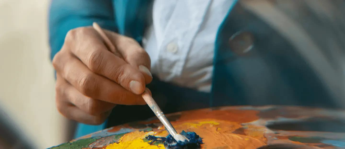 Paleta e pincel pintura em quadro